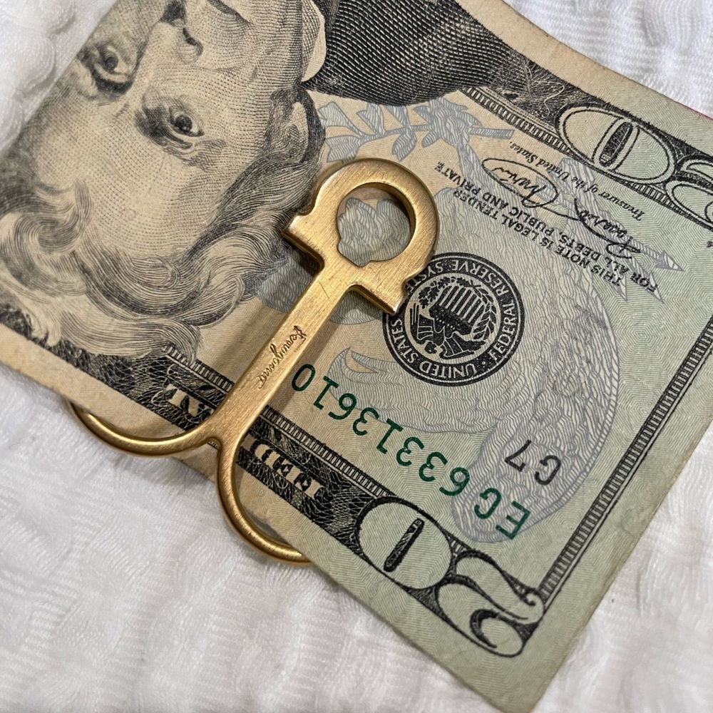 Ferragamo money clip in gold